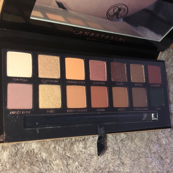 Anastasia soft glam palette - Picture 3 of 4